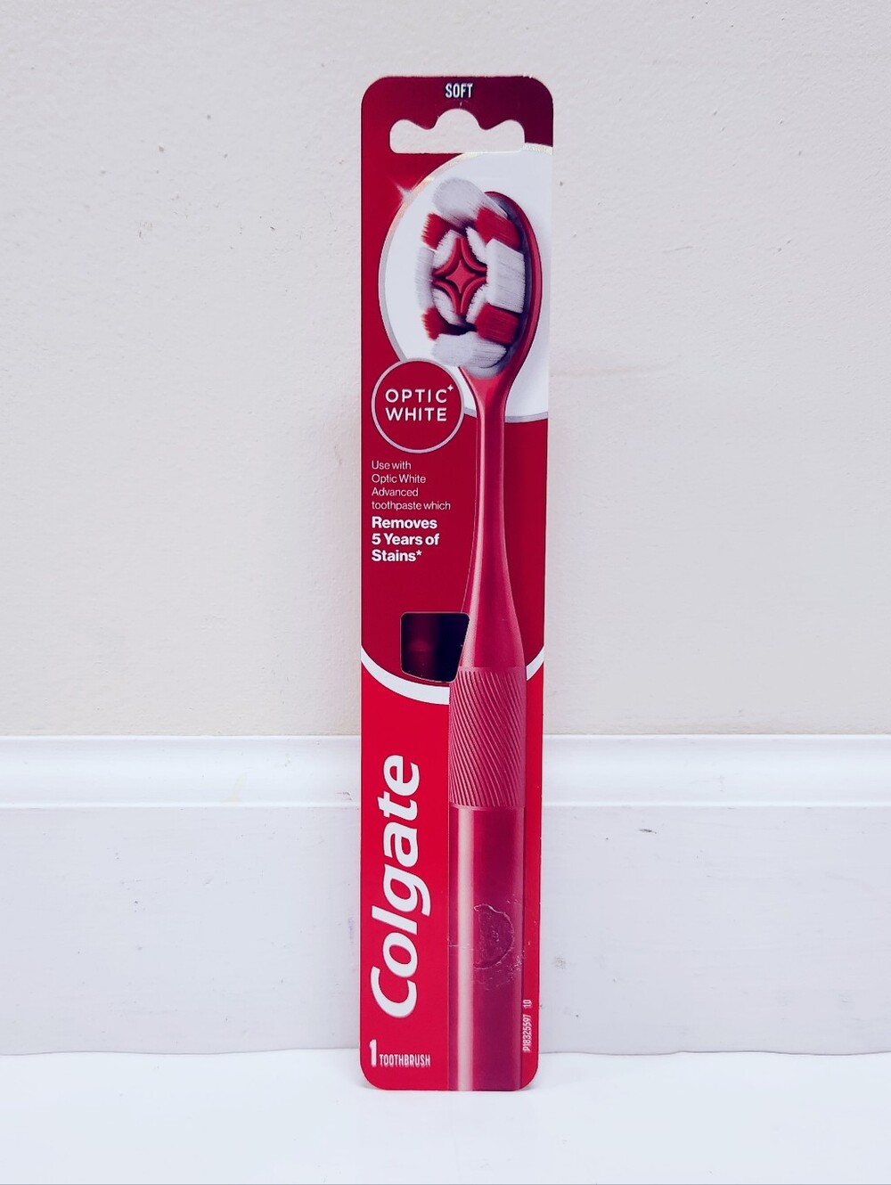 ⭐4/$15 Colgate Optic White Soft Toothbrush for Adults In Red